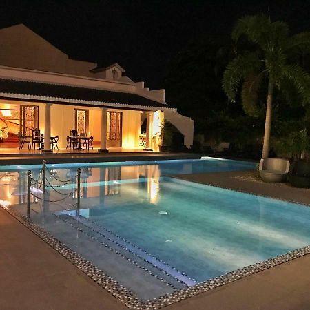 Avenue Suites Bacolod Exterior foto