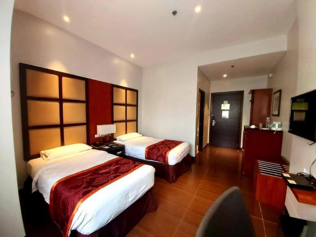 Avenue Suites Bacolod Exterior foto