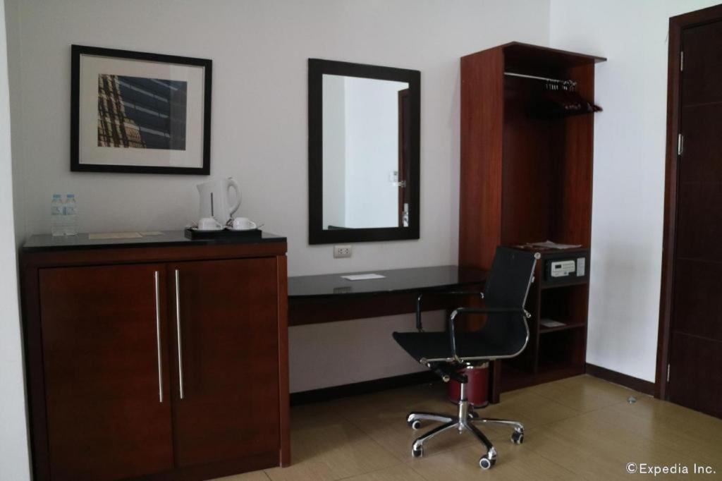 Avenue Suites Bacolod Exterior foto