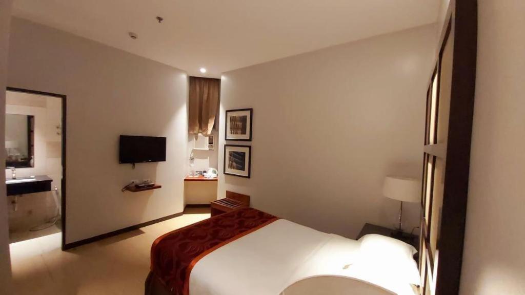 Avenue Suites Bacolod Exterior foto