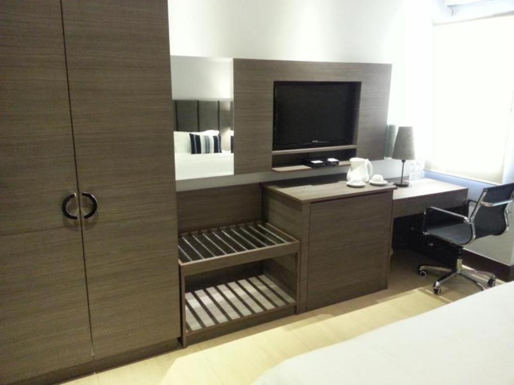 Avenue Suites Bacolod Exterior foto