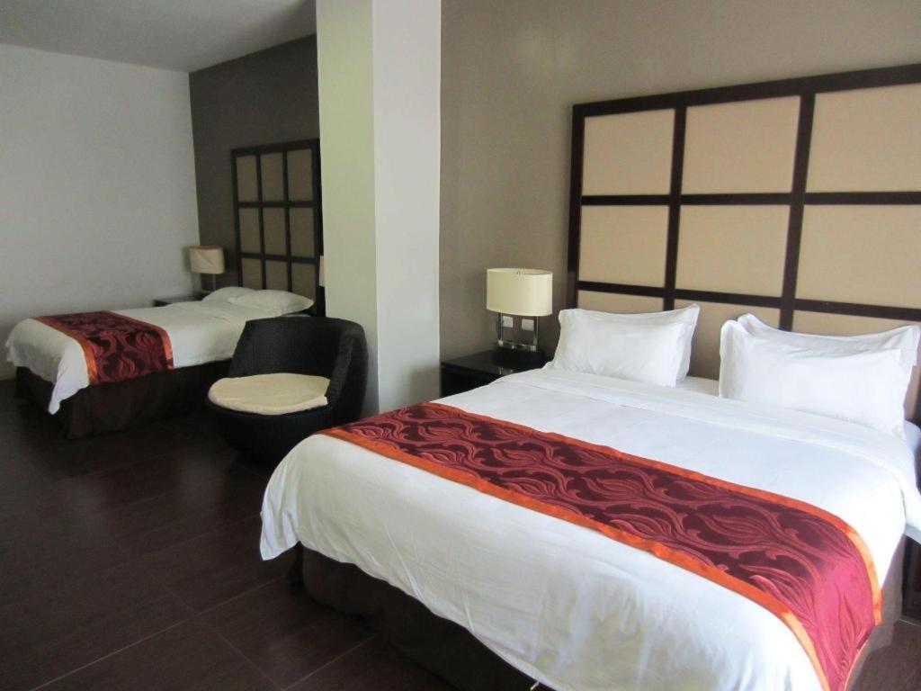 Avenue Suites Bacolod Exterior foto
